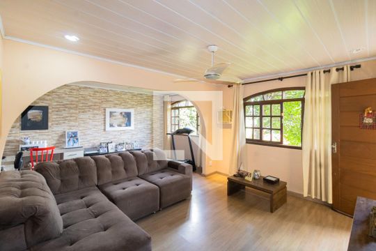Casa à venda com 3 quartos, 130m² em Mato Grande, Canoas