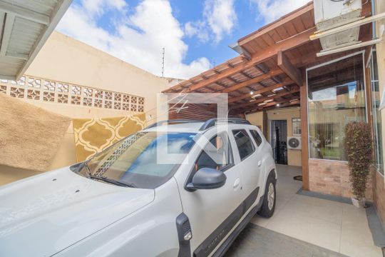 Garagem de casa à venda com 3 quartos, 130m² em Mato Grande, Canoas