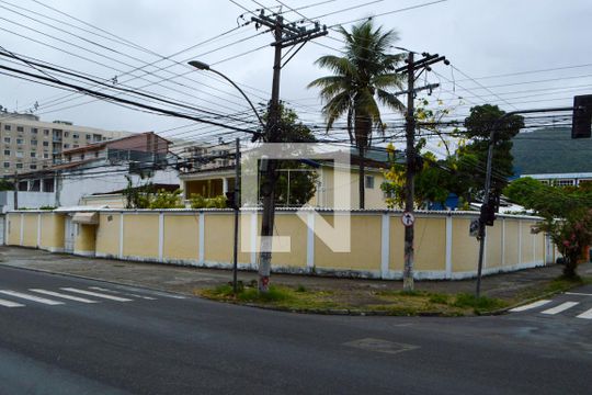 Casa para alugar com 5 quartos, 650m² em Taquara, Rio de Janeiro