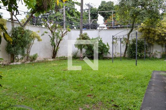 Quintal de casa para alugar com 5 quartos, 650m² em Taquara, Rio de Janeiro