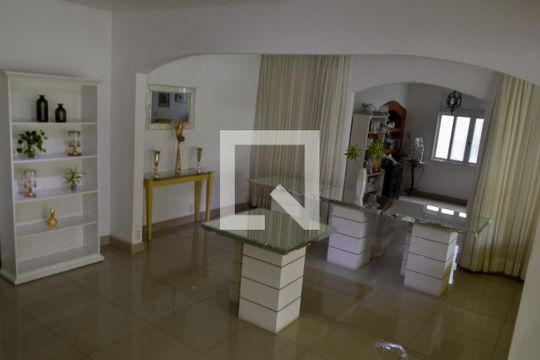 Sala 2 de casa à venda com 5 quartos, 650m² em Taquara, Rio de Janeiro