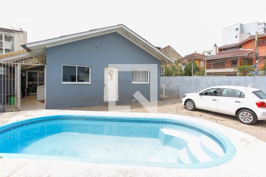 Pisicina de casa à venda com 2 quartos, 150m² em Jardim São Pedro, Porto Alegre