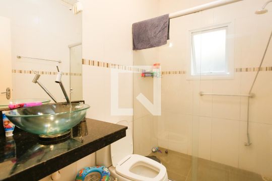 Banheiro de casa à venda com 2 quartos, 150m² em Jardim São Pedro, Porto Alegre