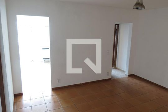 Sala 2 de casa para alugar com 2 quartos, 100m² em Vila Iorio, São Paulo