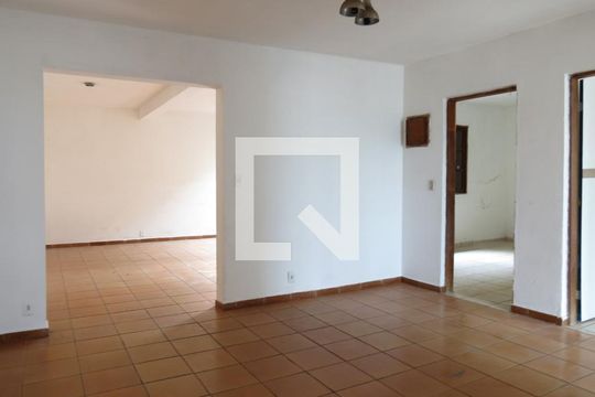 Sala 2 de casa para alugar com 2 quartos, 100m² em Vila Iorio, São Paulo