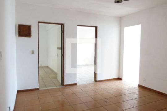 Sala 2 de casa para alugar com 2 quartos, 100m² em Vila Iorio, São Paulo