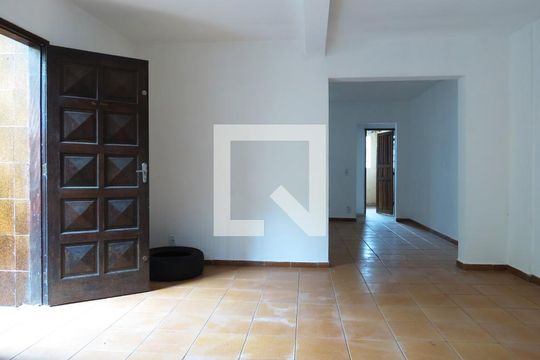 Sala 1 de casa para alugar com 2 quartos, 100m² em Vila Iorio, São Paulo
