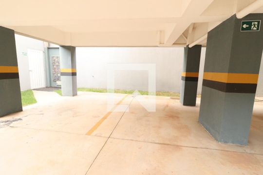 Garagem de apartamento para alugar com 3 quartos, 96m² em Granada, Uberlândia