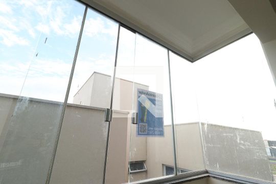 Plaquinha de apartamento para alugar com 3 quartos, 96m² em Granada, Uberlândia
