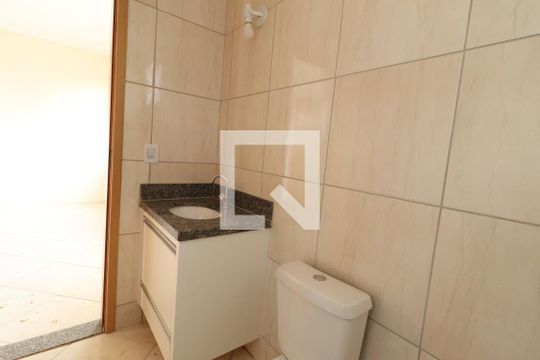 Banheiro do Quarto 2 de apartamento para alugar com 3 quartos, 96m² em Granada, Uberlândia