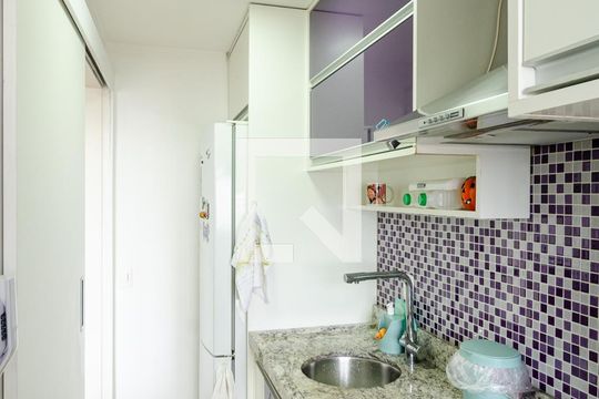 Cozinha de apartamento para alugar com 1 quarto, 47m² em Vila Fachini, São Paulo