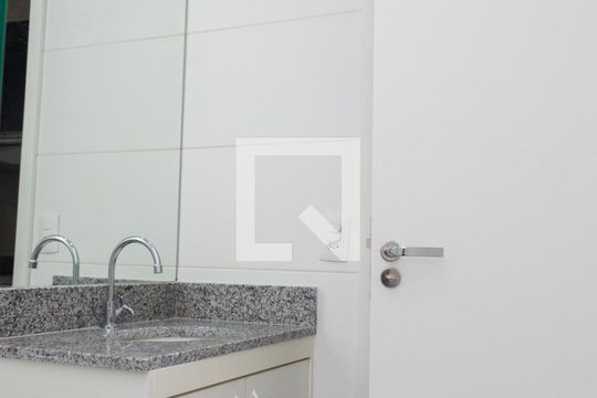 Banheiro de kitnet/studio para alugar com 1 quarto, 25m² em Butantã, São Paulo
