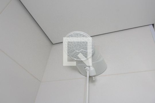 Banheiro de kitnet/studio para alugar com 1 quarto, 25m² em Butantã, São Paulo