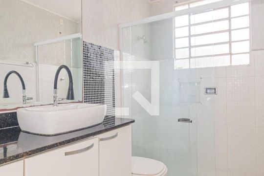 Banheiro de casa para alugar com 2 quartos, 500m² em Vila Albertina, São Paulo