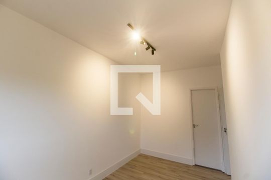 Suíte de apartamento para alugar com 2 quartos, 69m² em Alphaville Empresarial, Barueri