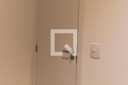 Banheiro da Suíte de apartamento para alugar com 2 quartos, 69m² em Alphaville Empresarial, Barueri