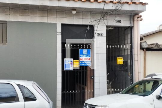 Fachada de casa para alugar com 1 quarto, 30m² em Chora Menino, São Paulo