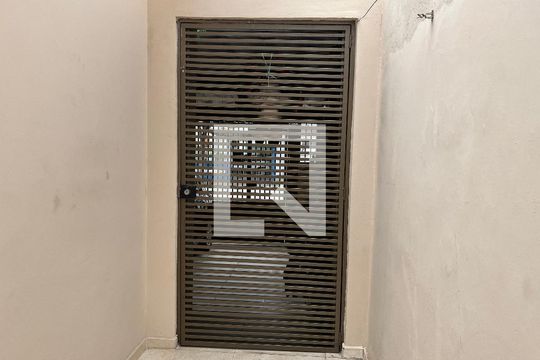 Garagem de casa à venda com 2 quartos, 56m² em Jardim Nordeste, São Paulo