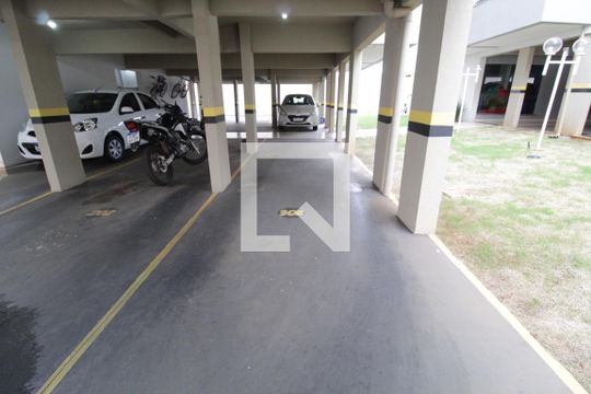 Garagem de apartamento para alugar com 3 quartos, 200m² em Laranjeiras, Uberlândia