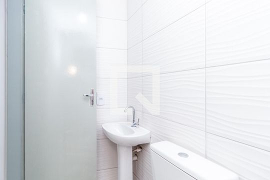 Banheiro de kitnet/studio para alugar com 1 quarto, 14m² em Belenzinho, São Paulo