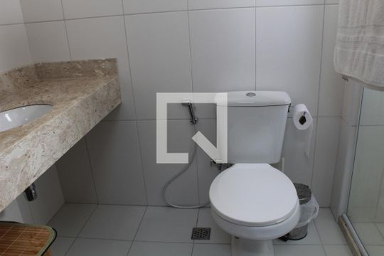 Banheiro da Suíte de apartamento para alugar com 3 quartos, 115m² em Pituaçu, Salvador
