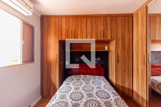 Quarto de casa para alugar com 1 quarto, 40m² em Vila São Domingos, São Paulo