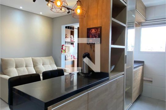 Cozinha de apartamento à venda com 2 quartos, 63m² em Jardim Tupanci, Barueri