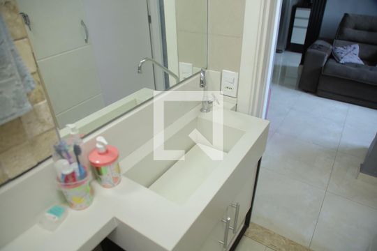 Banheiro de apartamento à venda com 2 quartos, 41m² em Jardim Boa Vista (zona Oeste), Osasco