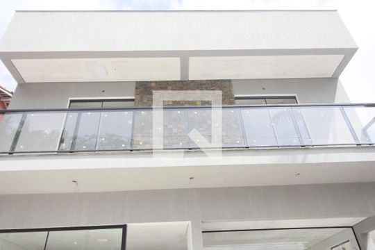 Entrada de casa para alugar com 4 quartos, 377m² em Indianópolis, São Paulo