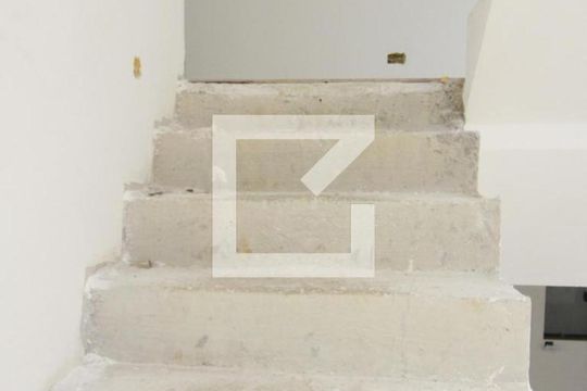 Escada piso Superior de casa para alugar com 4 quartos, 377m² em Indianópolis, São Paulo