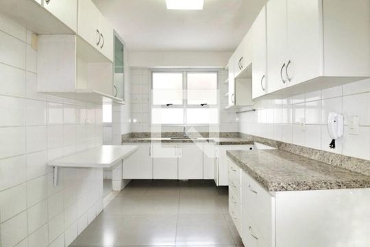 Cozinha de apartamento à venda com 4 quartos, 120m² em Buritis, Belo Horizonte