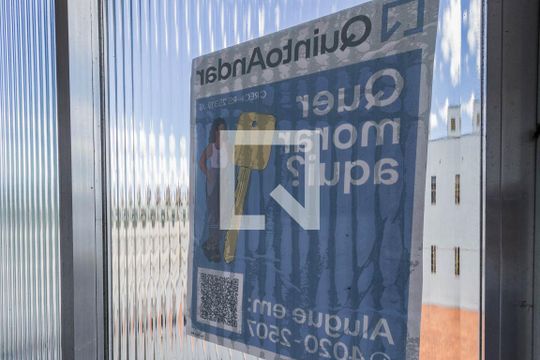 Placa de apartamento para alugar com 2 quartos, 70m² em São Geraldo, Porto Alegre