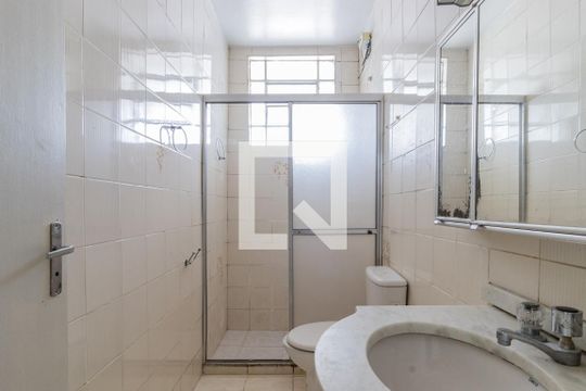 Banheiro de apartamento para alugar com 2 quartos, 70m² em São Geraldo, Porto Alegre
