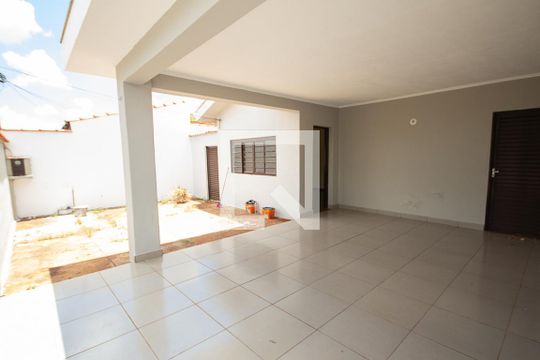 Garagem de casa para alugar com 4 quartos, 100m² em Jardim Castelo Branco, Ribeirão Preto