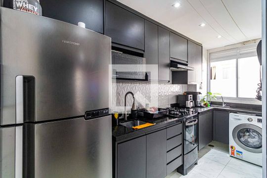 Cozinha de apartamento para alugar com 2 quartos, 45m² em Jardim do Lago, Osasco