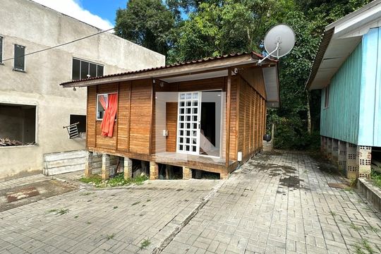 Fachada de casa para alugar com 2 quartos, 58m² em Pilarzinho, Curitiba