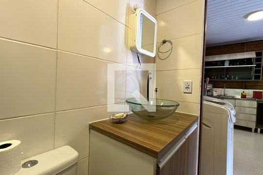 Banheiro de casa para alugar com 2 quartos, 58m² em Pilarzinho, Curitiba