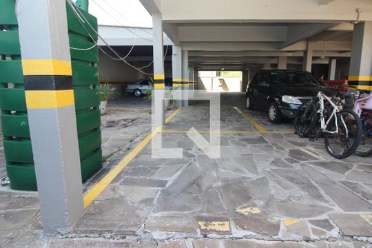 Garagem de apartamento à venda com 2 quartos, 70m² em Santo Antônio, Porto Alegre
