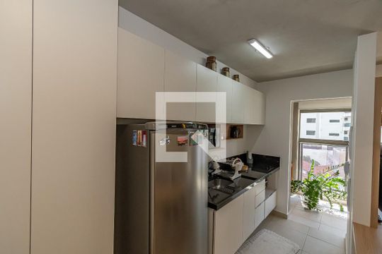 Cozinha de apartamento para alugar com 1 quarto, 40m² em Cambuí, Campinas