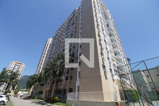 Fachada de apartamento à venda com 2 quartos, 75m² em Jacarepaguá, Rio de Janeiro