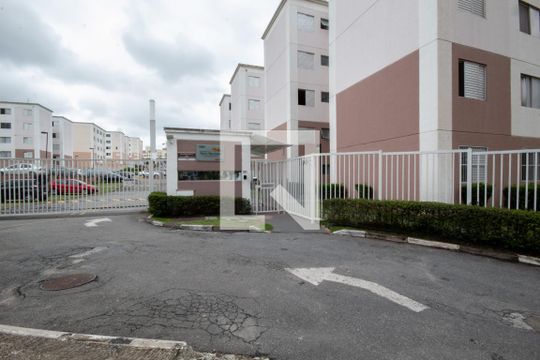 Fachada de apartamento para alugar com 2 quartos, 40m² em São Pedro, Osasco