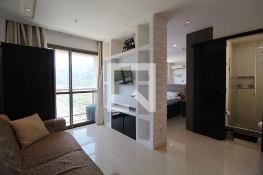 Sala de kitnet/studio para alugar com 1 quarto, 34m² em Jacarepaguá, Rio de Janeiro