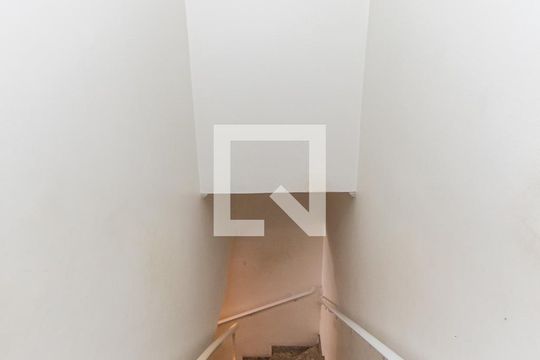 Escada  de casa para alugar com 2 quartos, 200m² em Vila Dom Pedro Ii, São Paulo