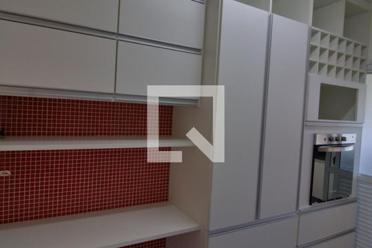 Cozinha de apartamento à venda com 2 quartos, 85m² em Vila Suzana, São Paulo