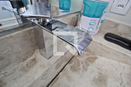Banheiro da Suíte de apartamento para alugar com 2 quartos, 150m² em Granada, Uberlândia