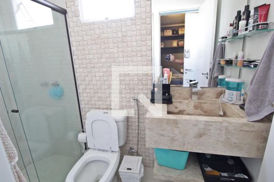Banheiro da Suíte de apartamento para alugar com 2 quartos, 150m² em Granada, Uberlândia