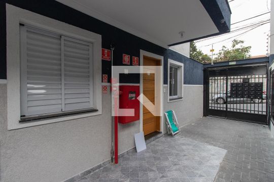 Entrada de apartamento para alugar com 2 quartos, 59m² em Vila Nivi, São Paulo
