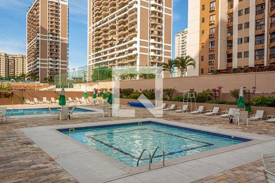 Área comum - Piscina de apartamento à venda com 2 quartos, 160m² em Barra da Tijuca, Rio de Janeiro