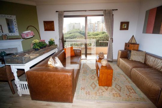 Sala de apartamento à venda com 3 quartos, 150m² em Vila Suzana, São Paulo