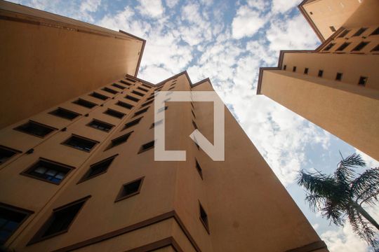 Fachada do bloco de apartamento à venda com 3 quartos, 150m² em Vila Suzana, São Paulo